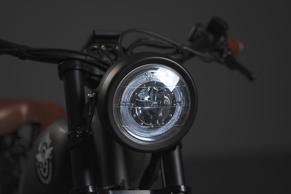 Eclairage grand phare au look moto du E-Coffe Cruiser 